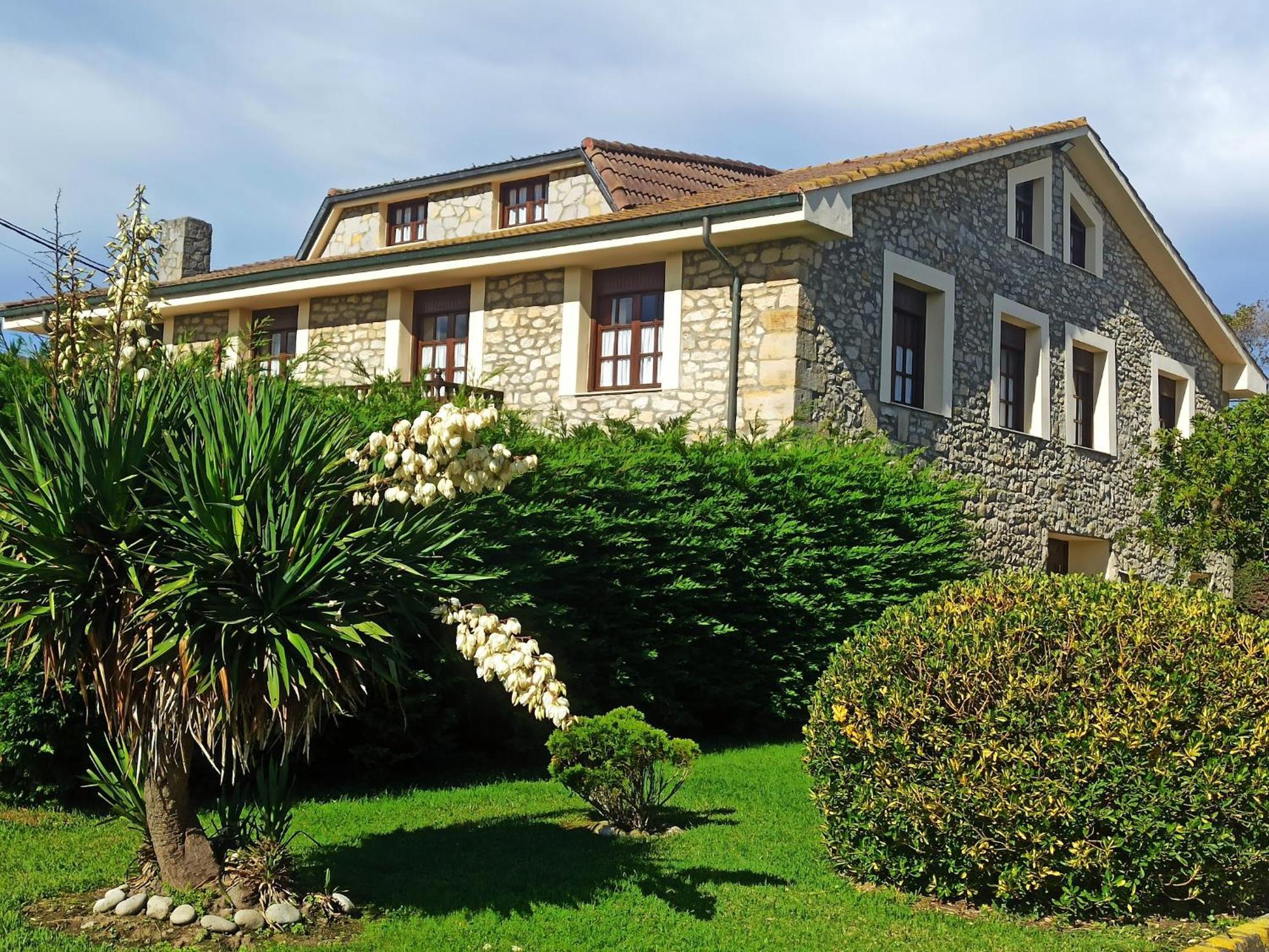 Posada Playa De Langre Exterior photo