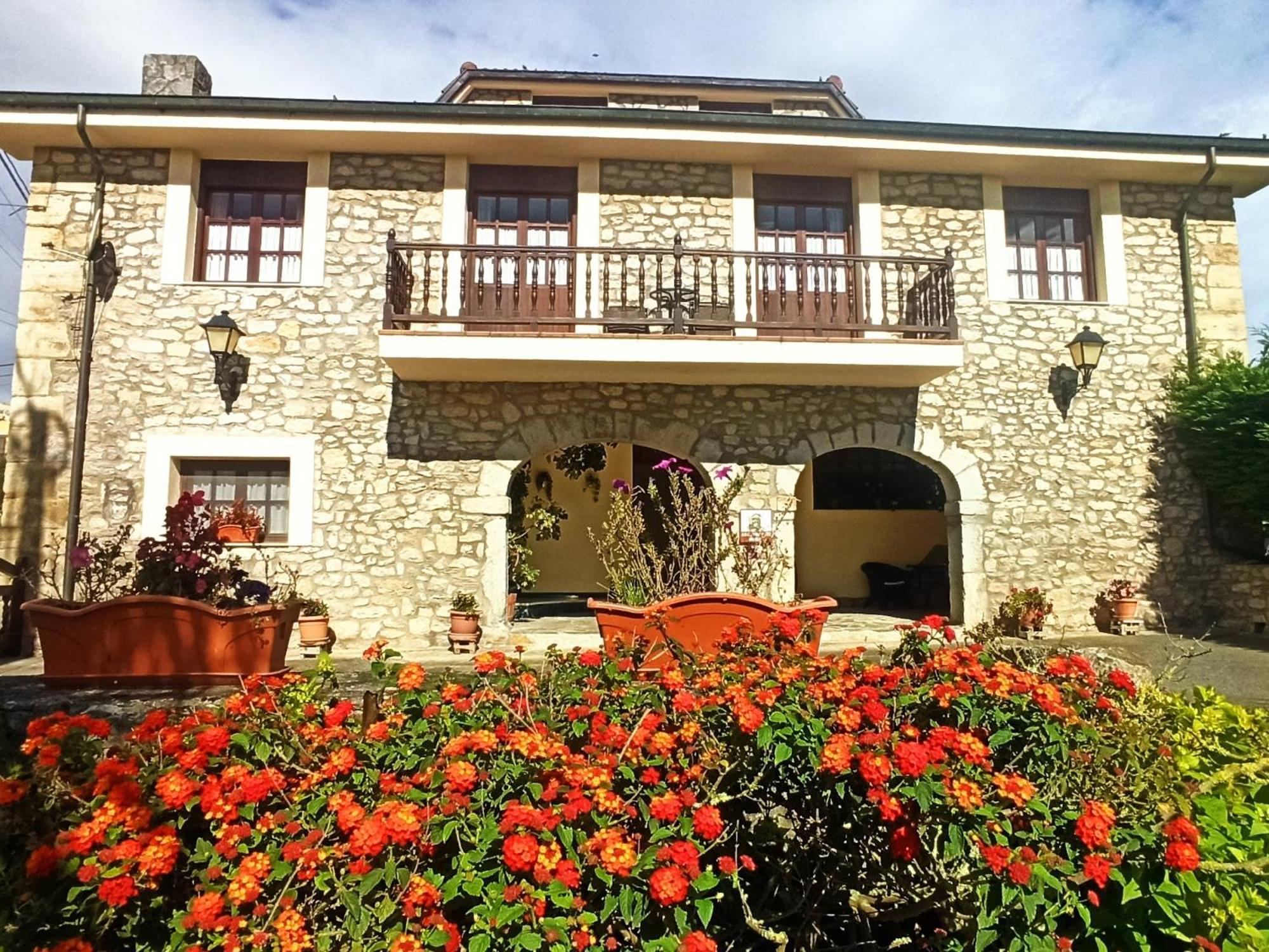 Posada Playa De Langre Exterior photo